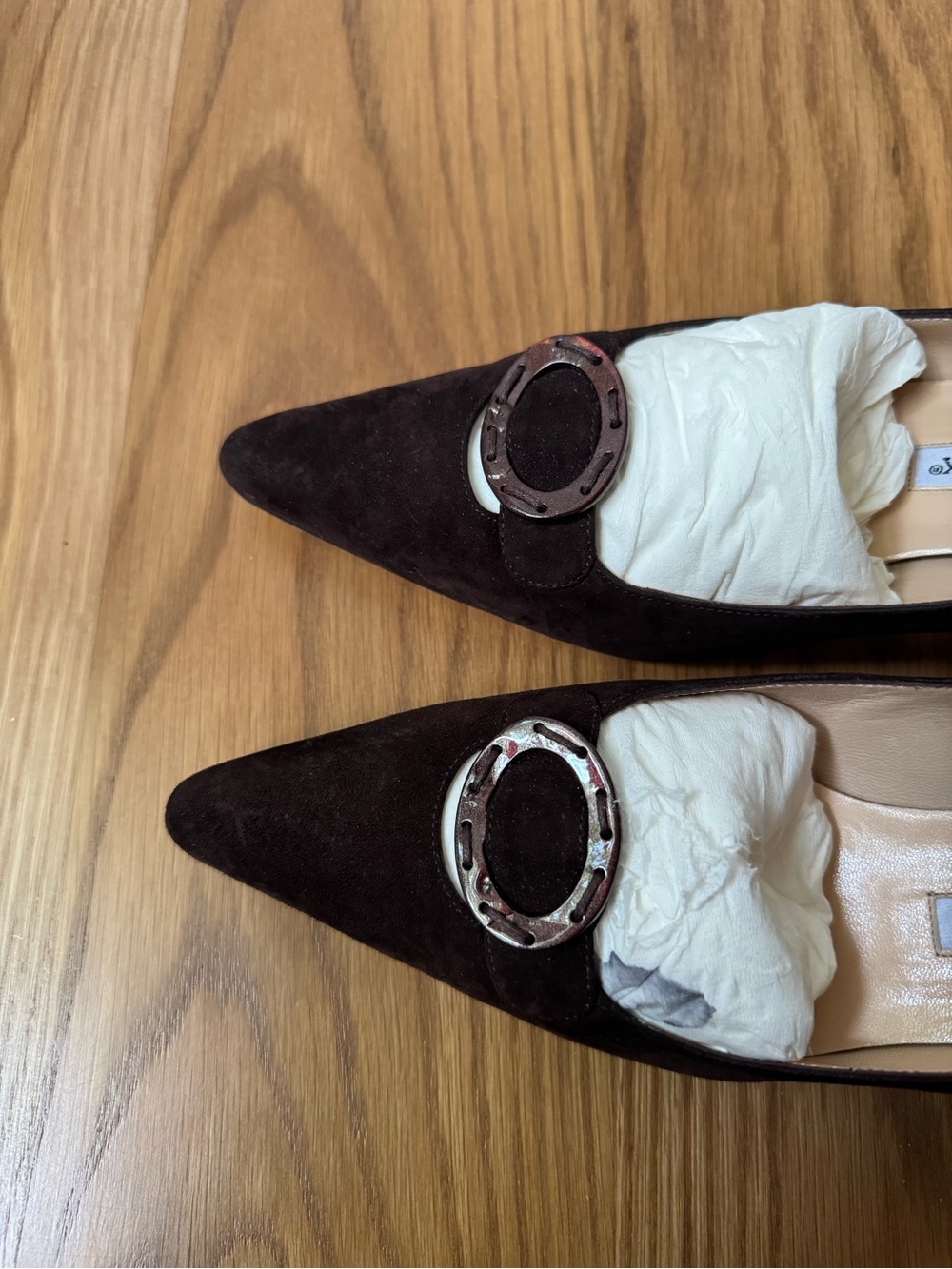 Manolo Blahnik Brown Suede Circle Buckle Pumps Rare, EU 39.5 US 9.5 Heels - Picture 5 of 11